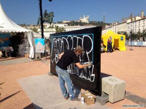 handicap internationnal graffiti demonstration